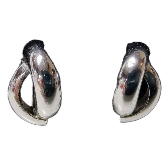 Vintage Trifari Clip On Earrings Silver Tone Circa 1950s .75 In‎ - Picture 2 of 8